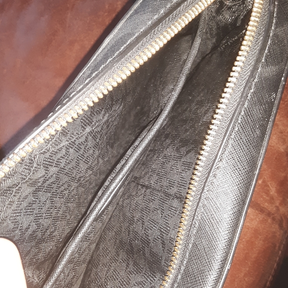 Michael Kors crossbody - Picture 3 of 4